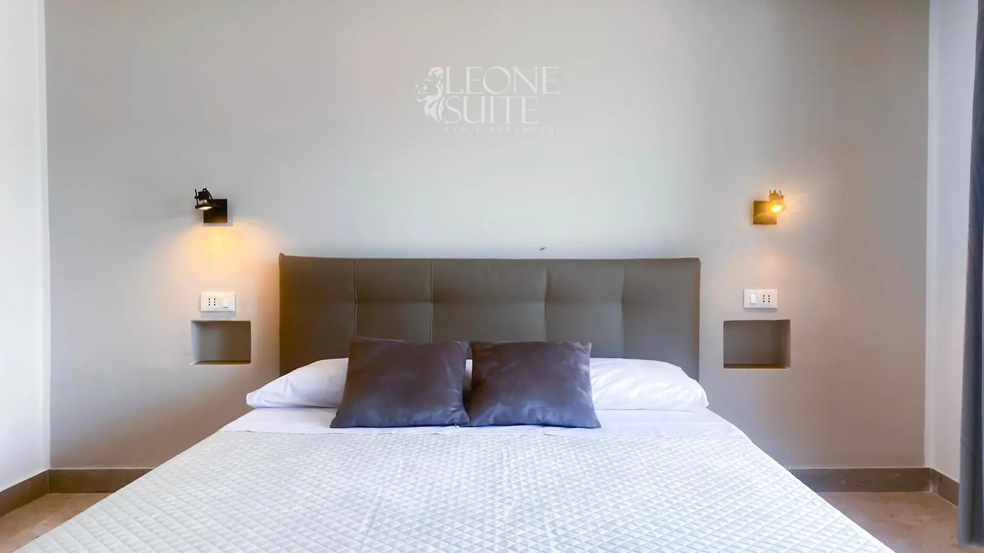 Leone Suite View & Restaurant Palermo 0*,  Italy